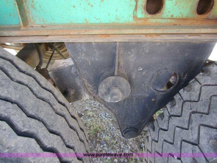 image for item D2039 2001 Fontaine 48' flatbed trailer