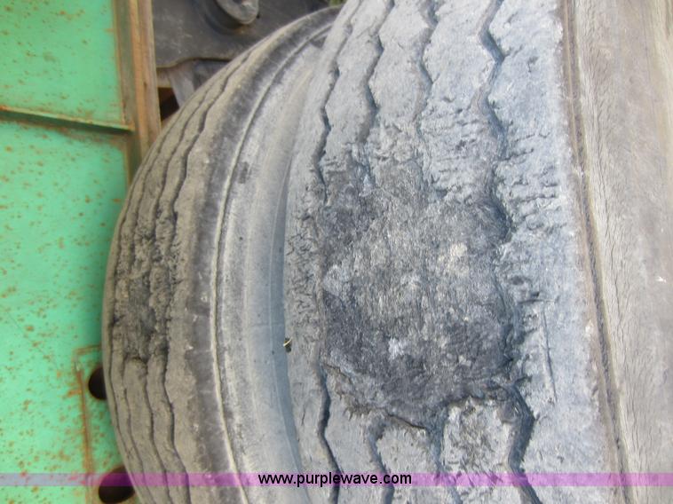 image for item D2039 2001 Fontaine 48' flatbed trailer