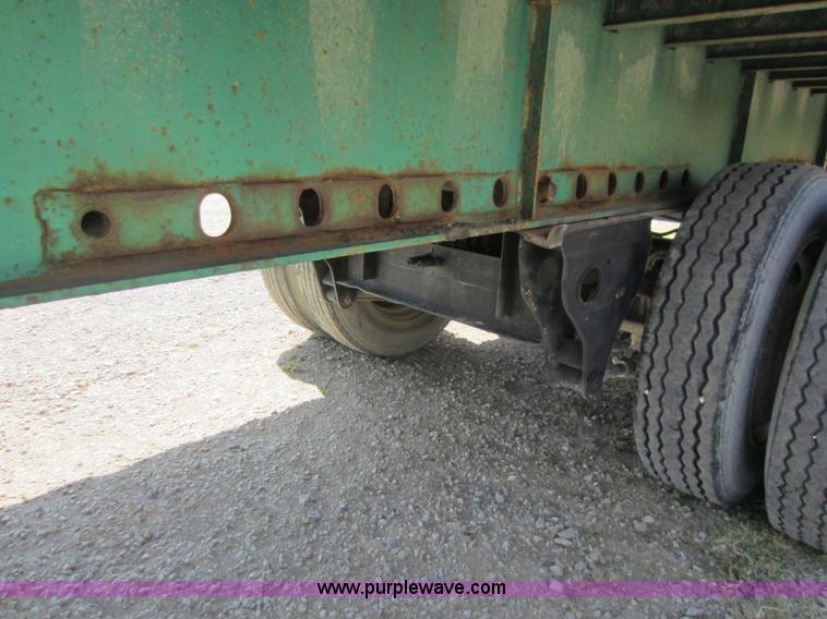 image for item D2039 2001 Fontaine 48' flatbed trailer