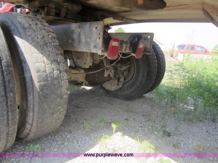 image for item D4162 1984 Mack Econodyne R688ST semi truck