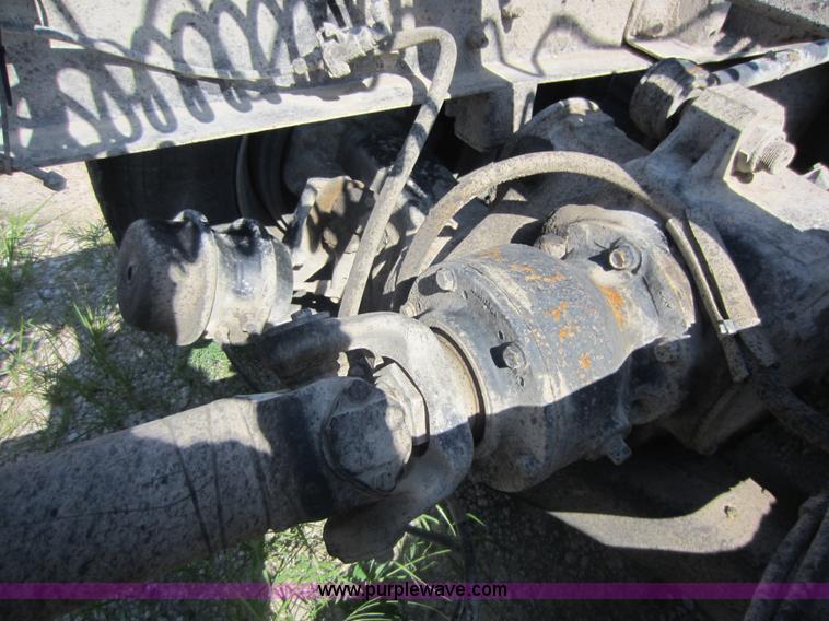 image for item D4162 1984 Mack Econodyne R688ST semi truck