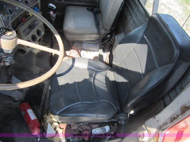 image for item D4162 1984 Mack Econodyne R688ST semi truck