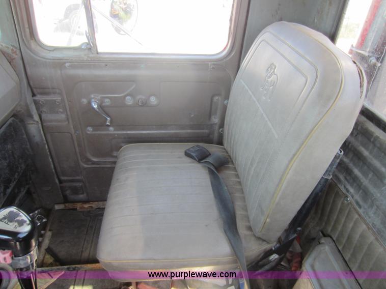 image for item D4162 1984 Mack Econodyne R688ST semi truck