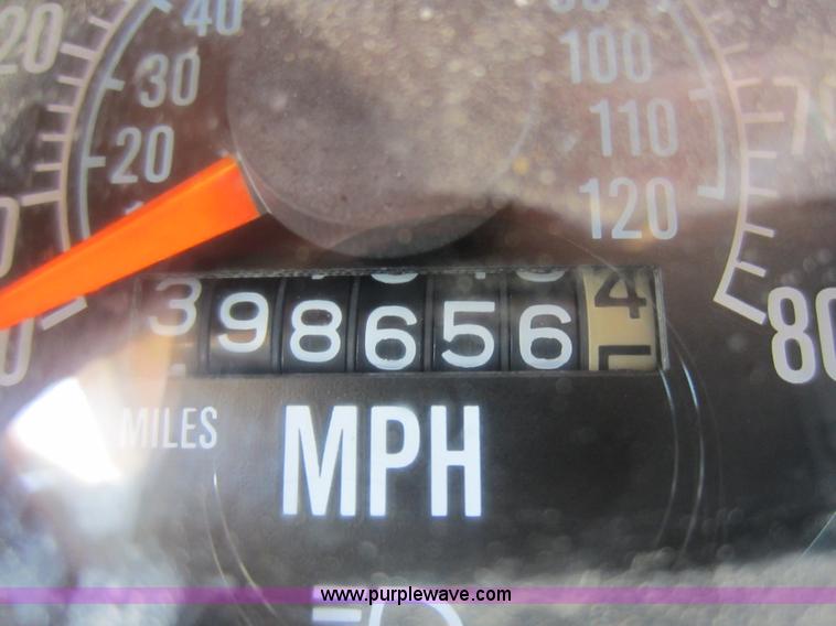 image for item D4162 1984 Mack Econodyne R688ST semi truck