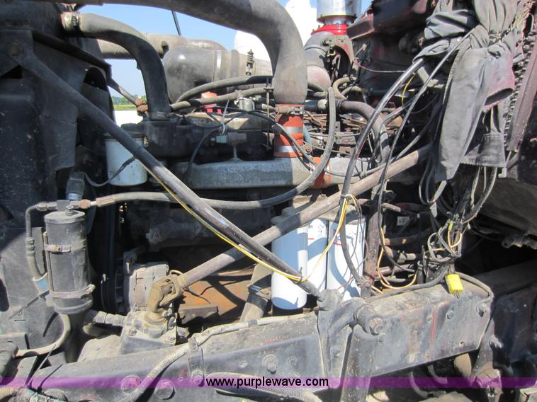 image for item D4162 1984 Mack Econodyne R688ST semi truck