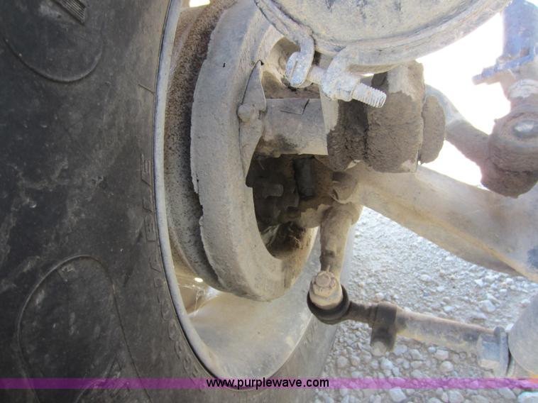 image for item D4162 1984 Mack Econodyne R688ST semi truck