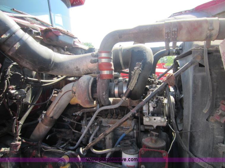 image for item D4162 1984 Mack Econodyne R688ST semi truck