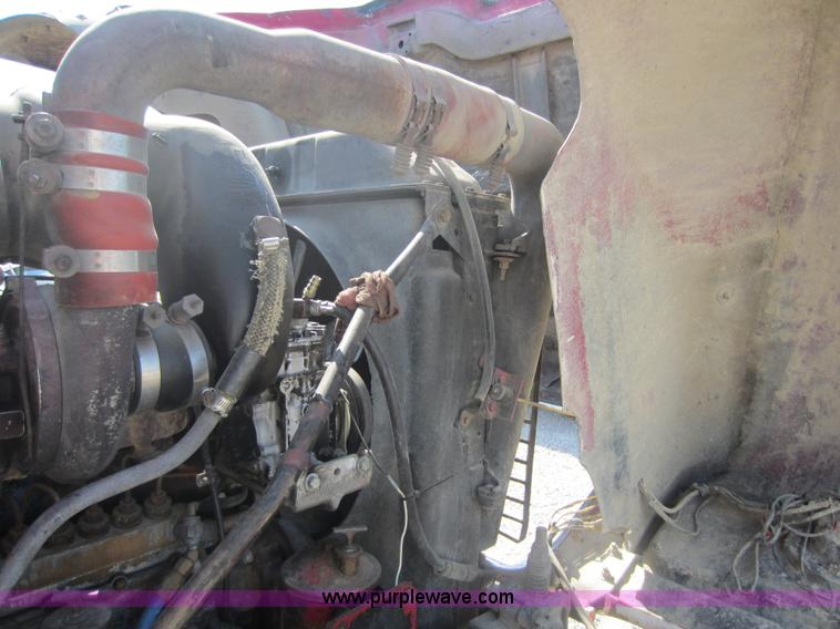 image for item D4162 1984 Mack Econodyne R688ST semi truck