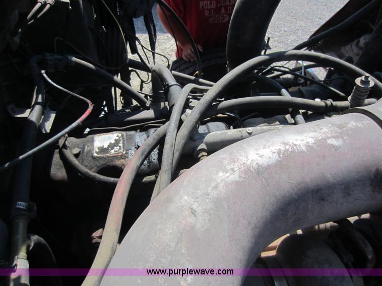 image for item D4162 1984 Mack Econodyne R688ST semi truck