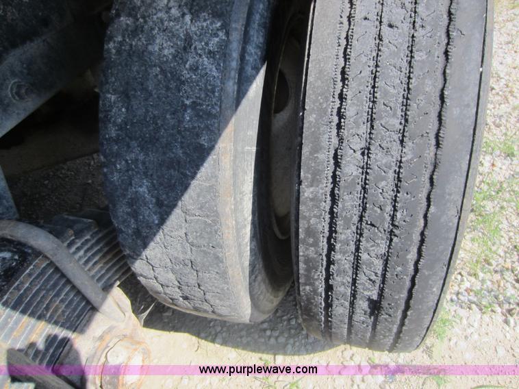 image for item D4162 1984 Mack Econodyne R688ST semi truck