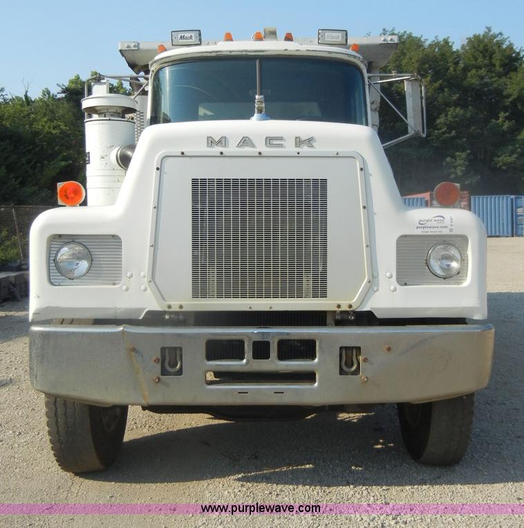image for item D4351 1986 Mack RS686LS barrel dump truck