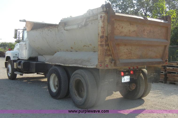 image for item D4351 1986 Mack RS686LS barrel dump truck