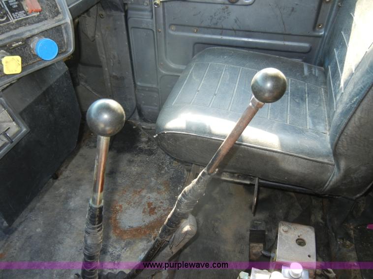 image for item D4351 1986 Mack RS686LS barrel dump truck