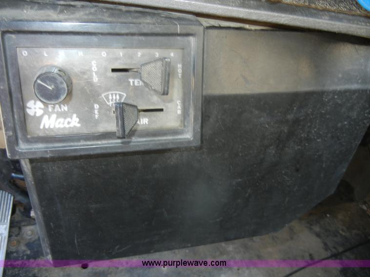 image for item D4351 1986 Mack RS686LS barrel dump truck