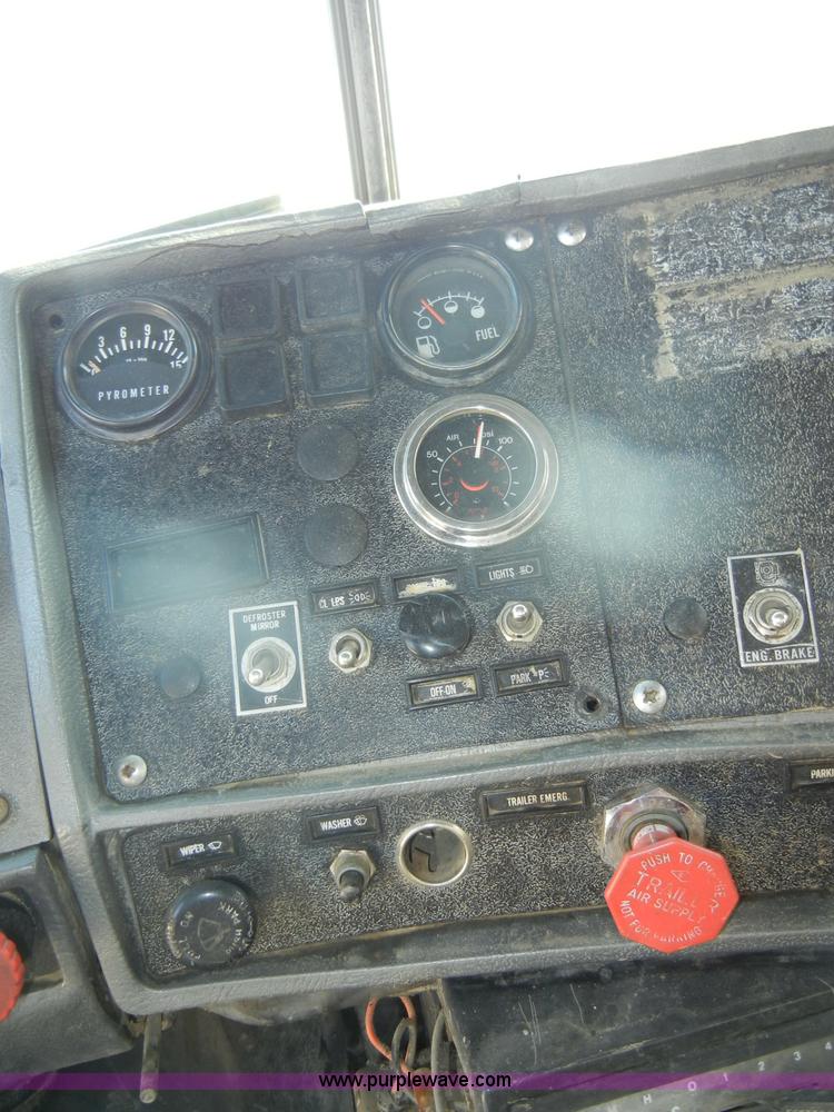 image for item D4351 1986 Mack RS686LS barrel dump truck