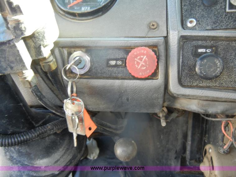 image for item D4351 1986 Mack RS686LS barrel dump truck