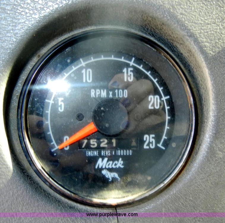 image for item D4351 1986 Mack RS686LS barrel dump truck