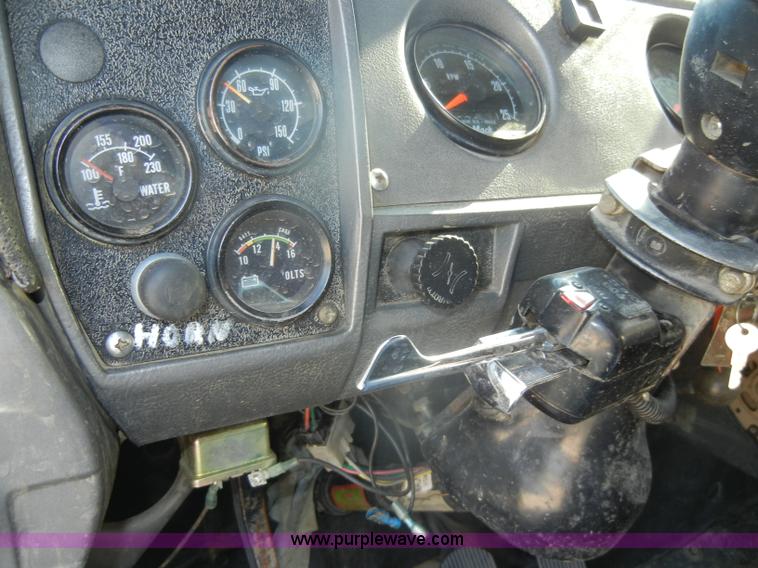 image for item D4351 1986 Mack RS686LS barrel dump truck