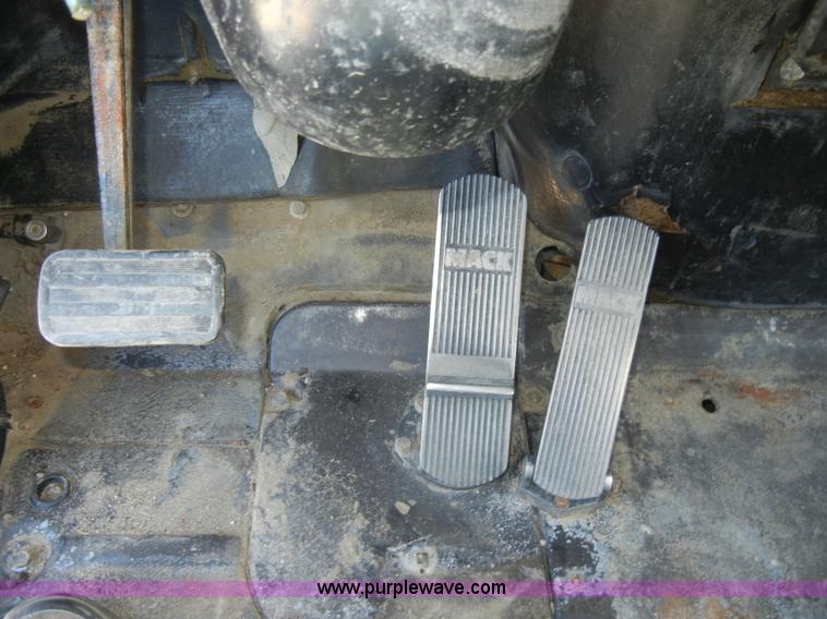 image for item D4351 1986 Mack RS686LS barrel dump truck