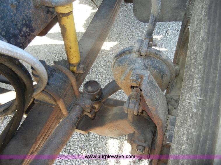 image for item D4351 1986 Mack RS686LS barrel dump truck