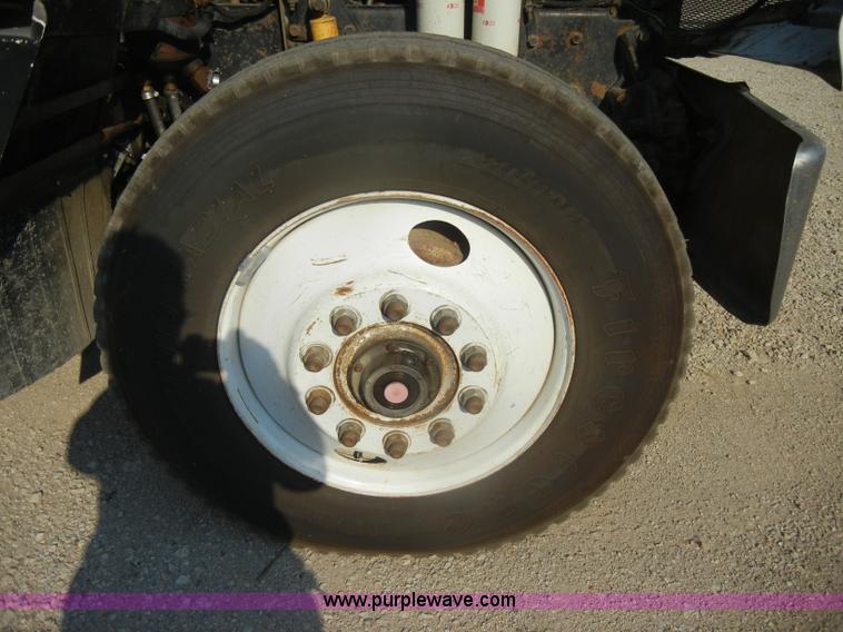 image for item D4351 1986 Mack RS686LS barrel dump truck