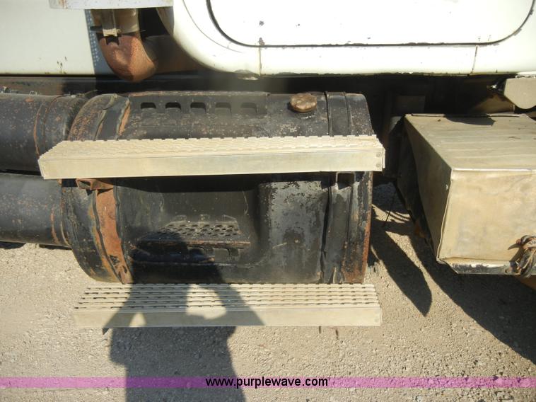 image for item D4351 1986 Mack RS686LS barrel dump truck