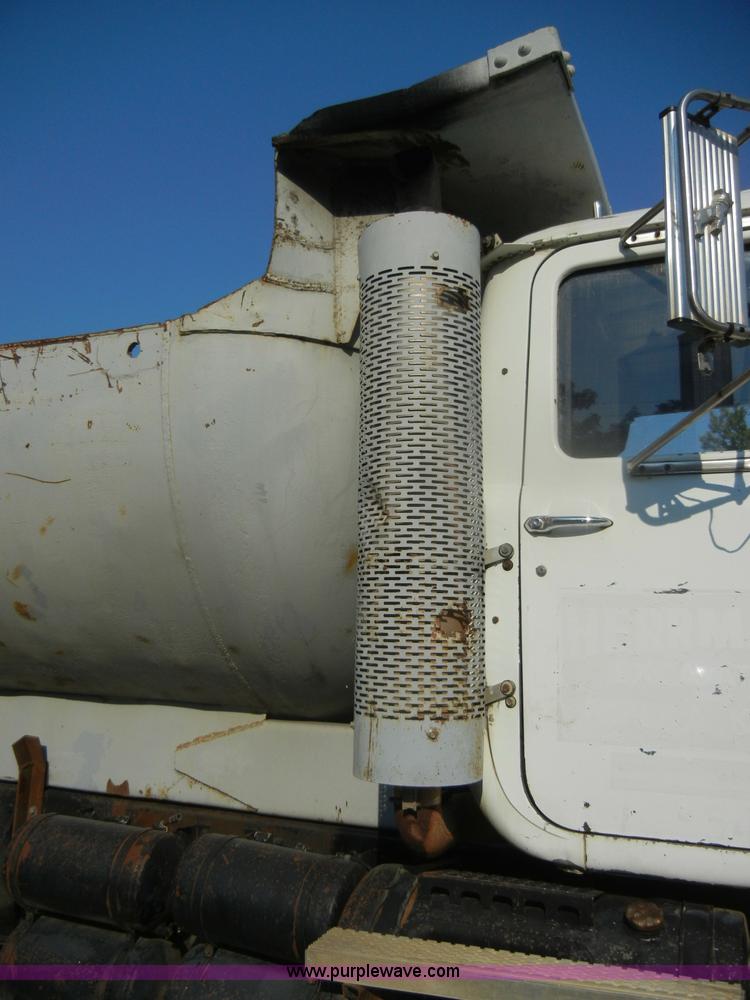 image for item D4351 1986 Mack RS686LS barrel dump truck