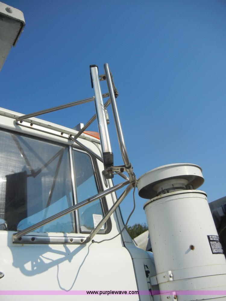 image for item D4351 1986 Mack RS686LS barrel dump truck