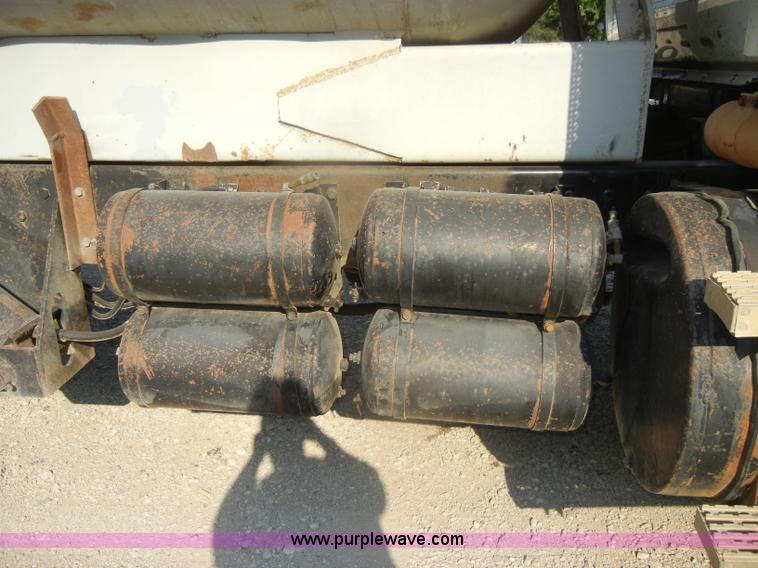 image for item D4351 1986 Mack RS686LS barrel dump truck