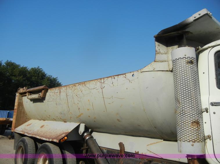 image for item D4351 1986 Mack RS686LS barrel dump truck