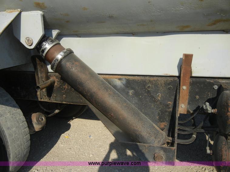 image for item D4351 1986 Mack RS686LS barrel dump truck