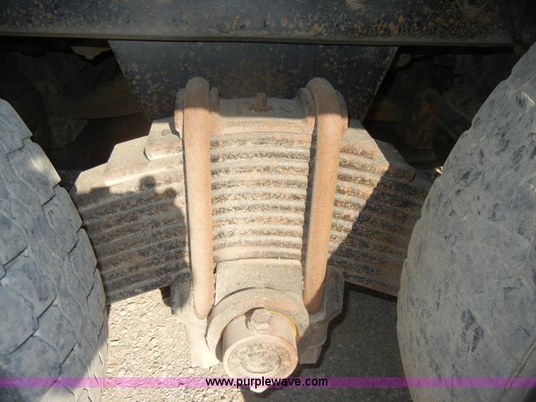 image for item D4351 1986 Mack RS686LS barrel dump truck