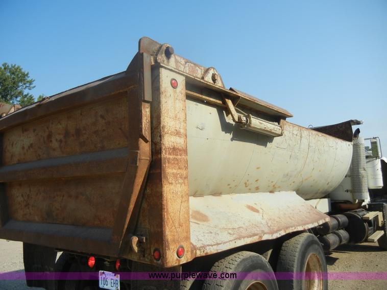 image for item D4351 1986 Mack RS686LS barrel dump truck