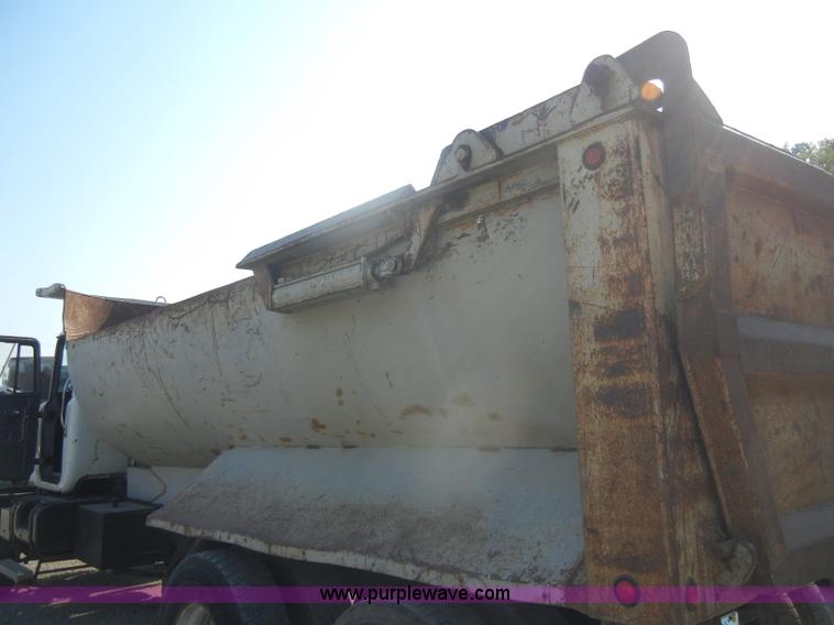 image for item D4351 1986 Mack RS686LS barrel dump truck