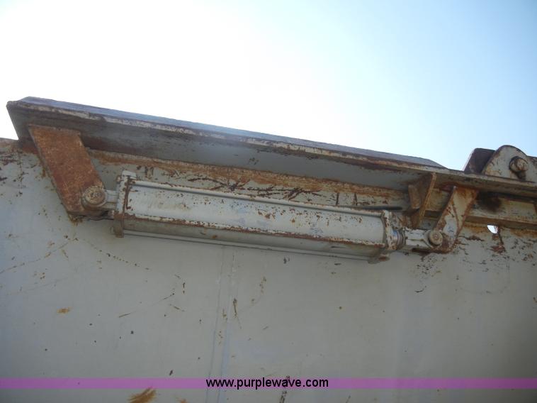 image for item D4351 1986 Mack RS686LS barrel dump truck