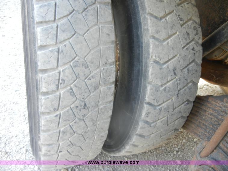 image for item D4351 1986 Mack RS686LS barrel dump truck