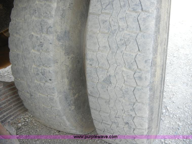 image for item D4351 1986 Mack RS686LS barrel dump truck