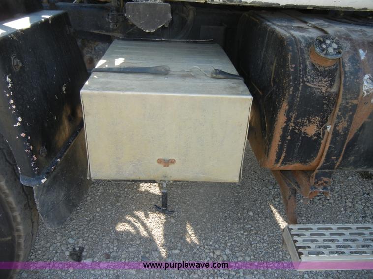 image for item D4351 1986 Mack RS686LS barrel dump truck