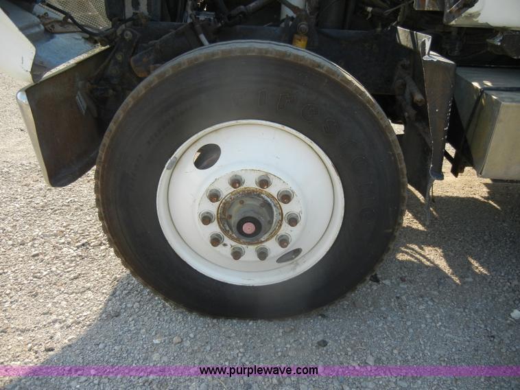 image for item D4351 1986 Mack RS686LS barrel dump truck