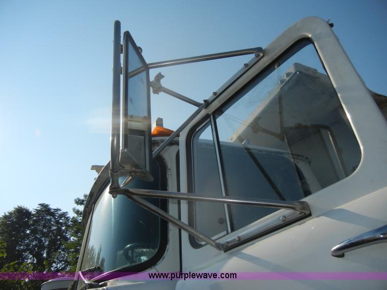 image for item D4351 1986 Mack RS686LS barrel dump truck