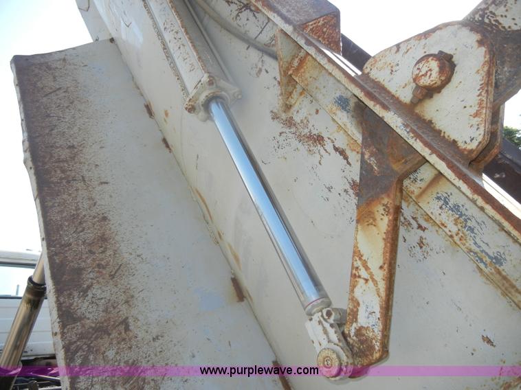 image for item D4351 1986 Mack RS686LS barrel dump truck