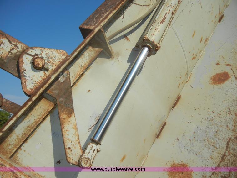 image for item D4351 1986 Mack RS686LS barrel dump truck