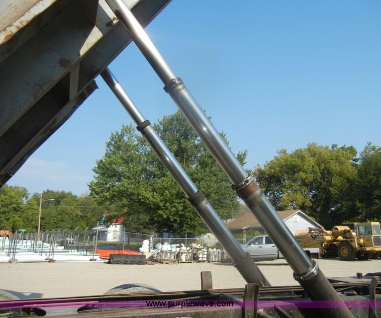 image for item D4351 1986 Mack RS686LS barrel dump truck