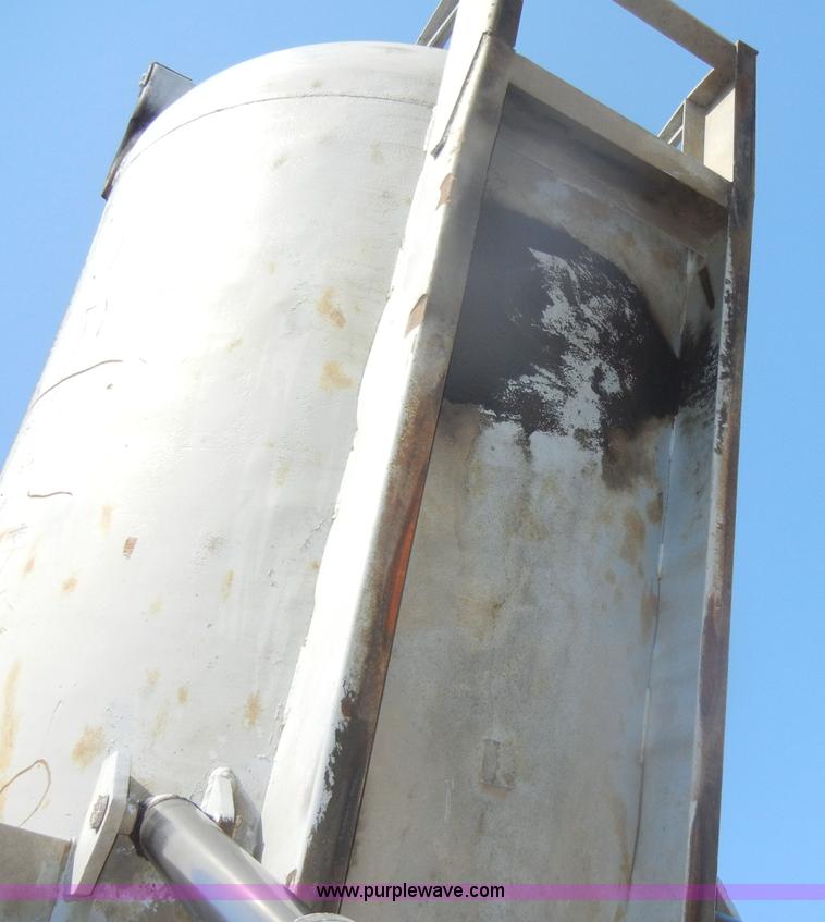 image for item D4351 1986 Mack RS686LS barrel dump truck