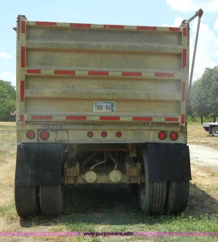 image for item D4353 1974 Hobb/Fruehauf end dump trailer