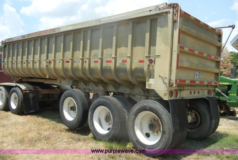 image for item D4353 1974 Hobb/Fruehauf end dump trailer