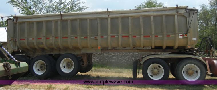 image for item D4353 1974 Hobb/Fruehauf end dump trailer