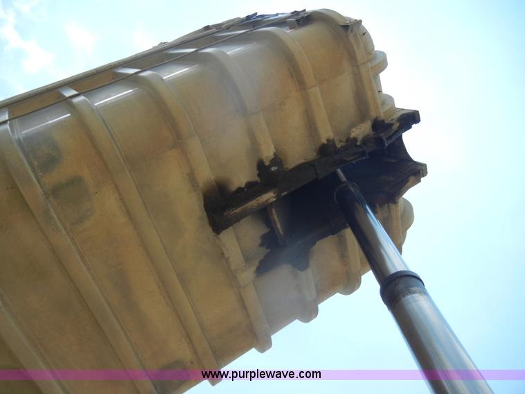 image for item D4353 1974 Hobb/Fruehauf end dump trailer