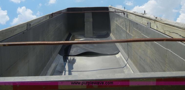 image for item D4353 1974 Hobb/Fruehauf end dump trailer