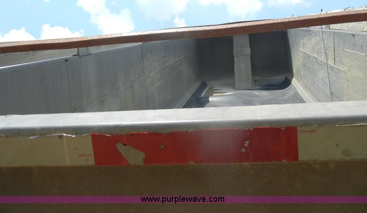 image for item D4353 1974 Hobb/Fruehauf end dump trailer